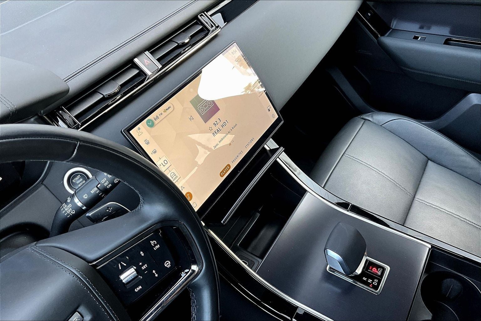 2026 Land Rover Range Rover Velar Dynamic SE