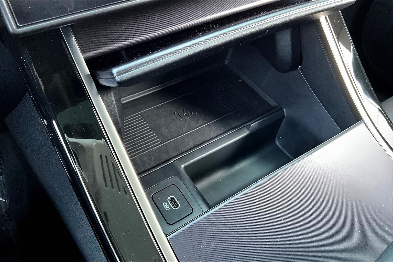 2026 Land Rover Range Rover Velar Dynamic SE