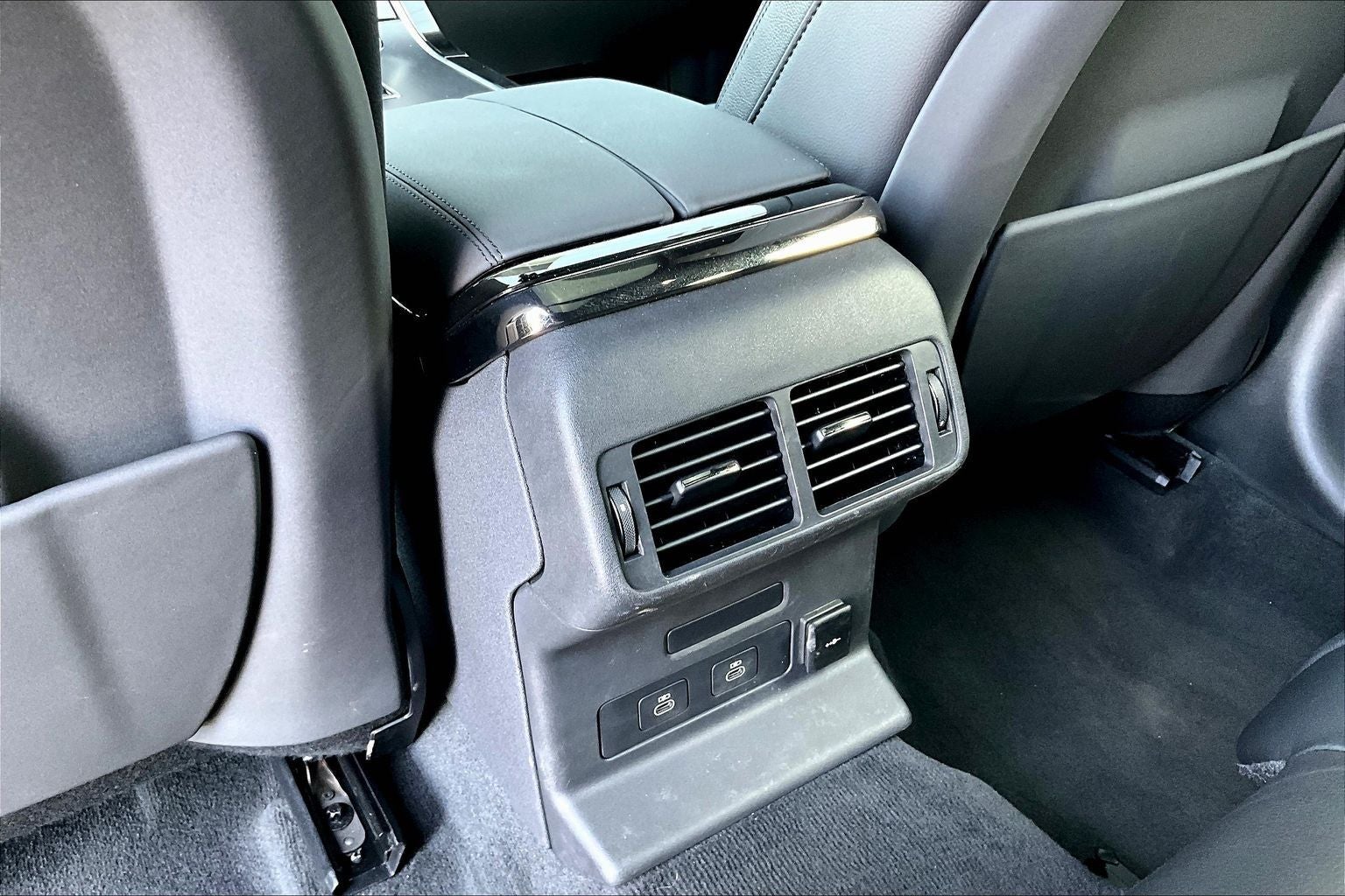 2026 Land Rover Range Rover Velar Dynamic SE