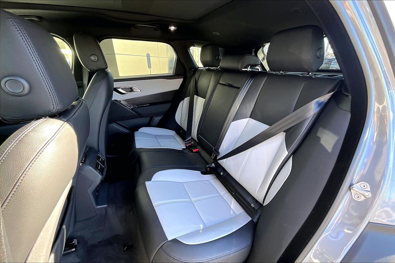 2026 Land Rover Range Rover Velar Dynamic SE