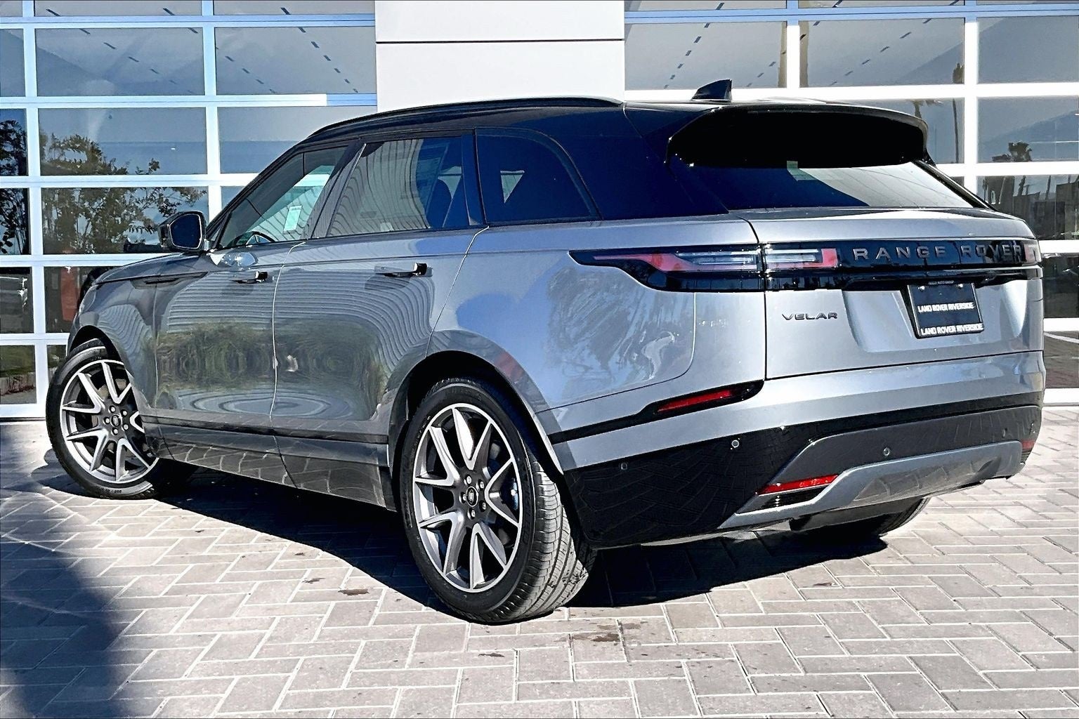 2026 Land Rover Range Rover Velar Dynamic SE