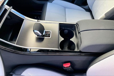 2026 Land Rover Range Rover Velar Dynamic SE