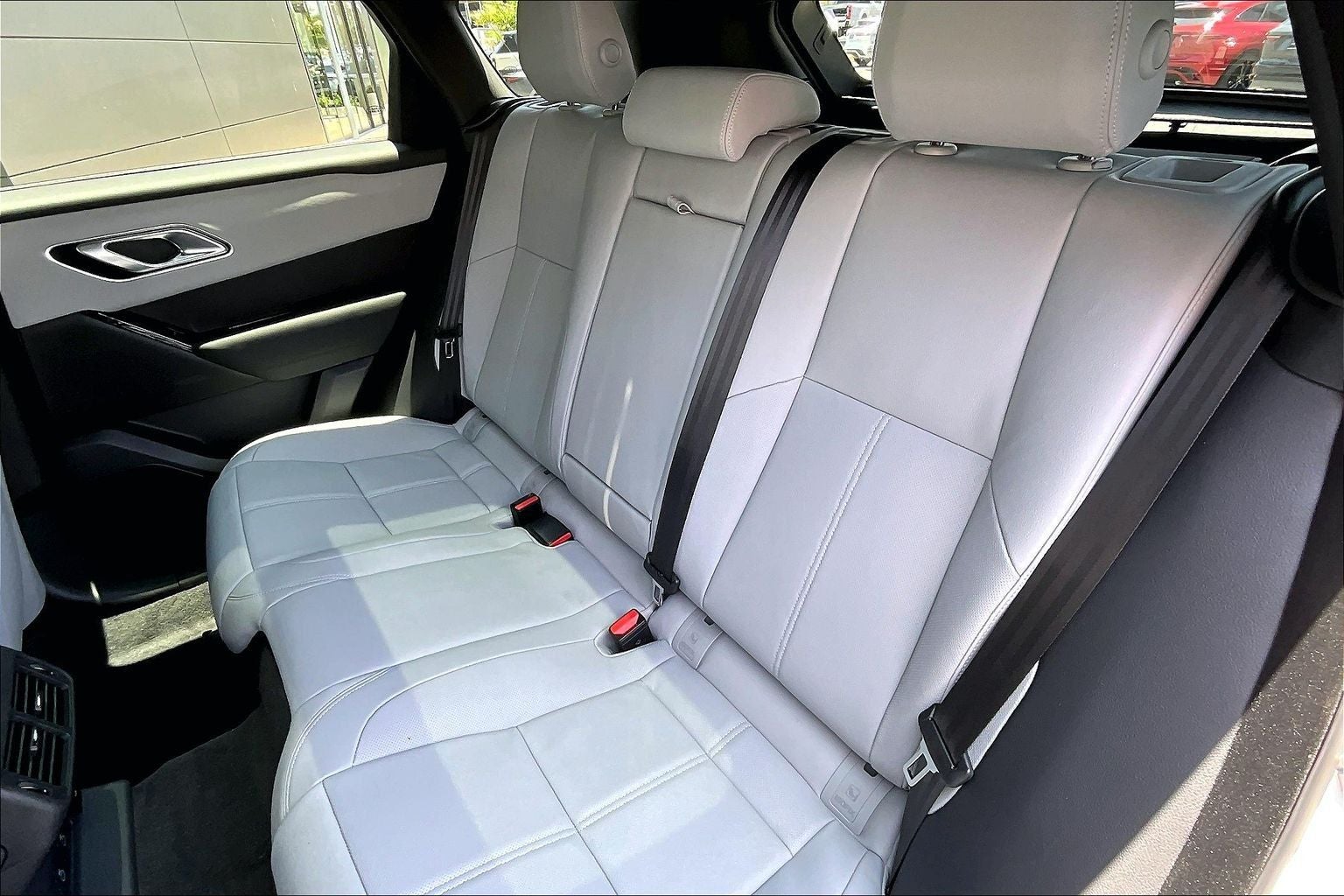 2026 Land Rover Range Rover Velar Dynamic SE