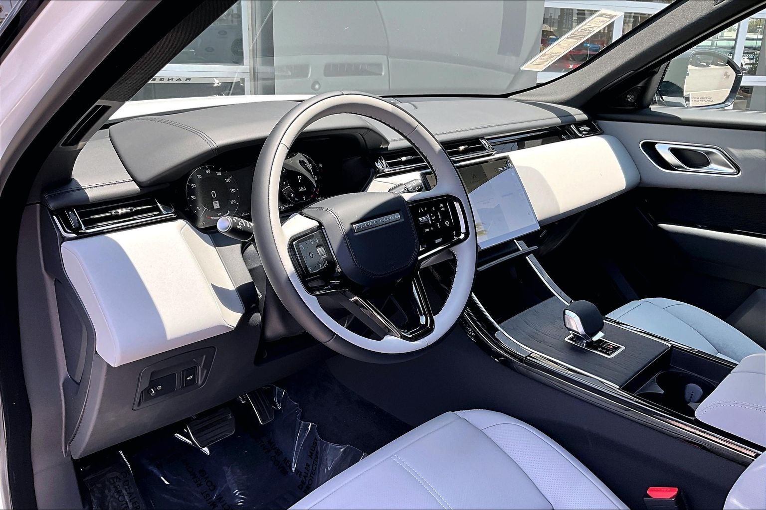 2026 Land Rover Range Rover Velar Dynamic SE