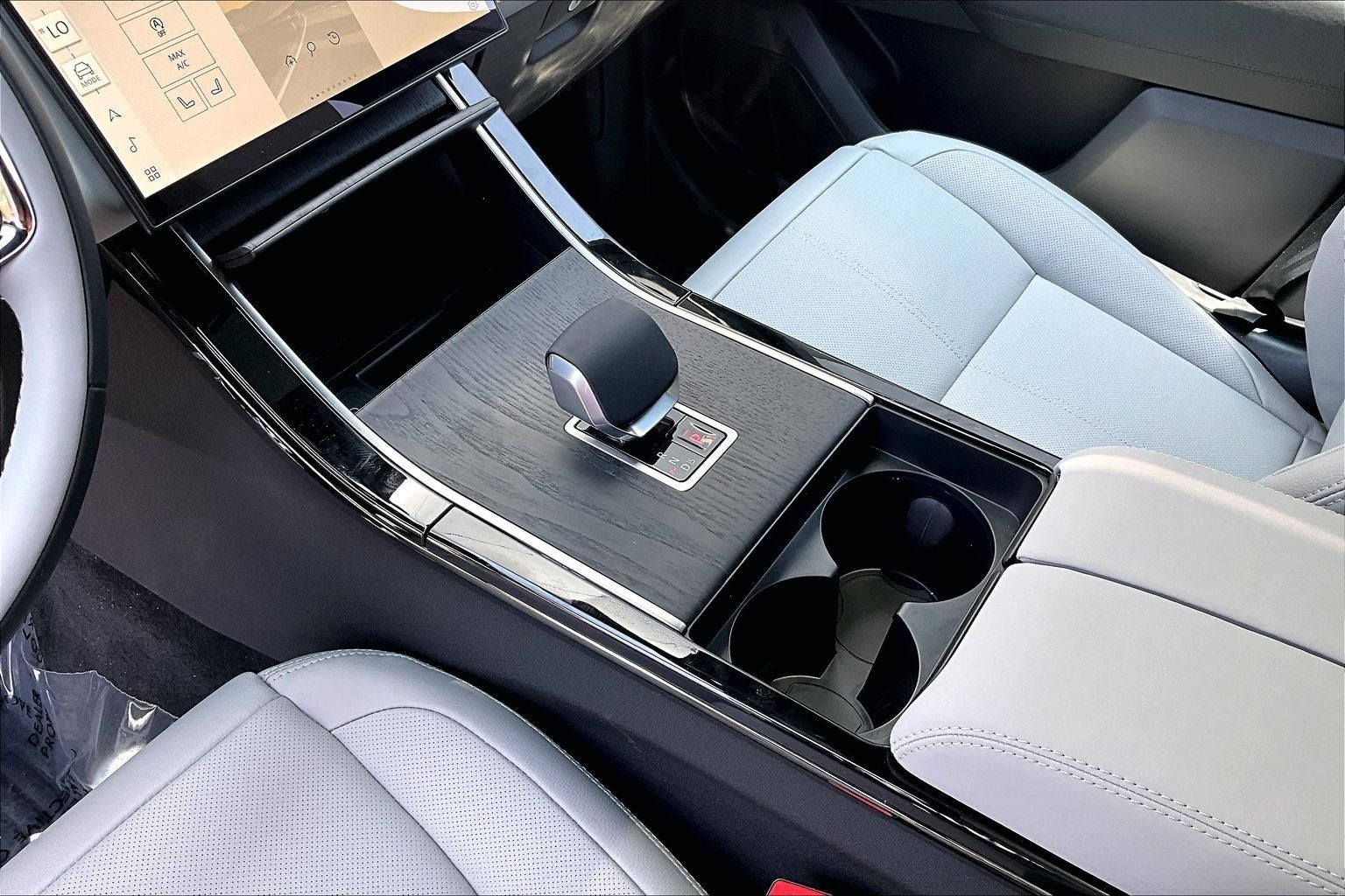 2026 Land Rover Range Rover Velar Dynamic SE
