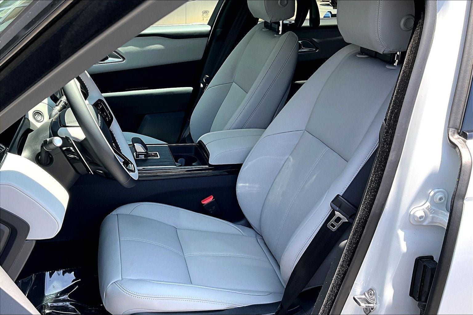 2026 Land Rover Range Rover Velar Dynamic SE