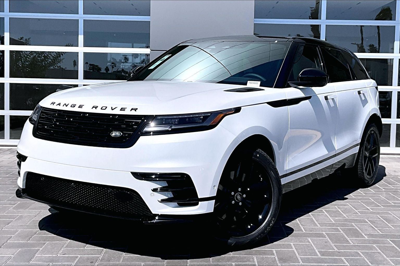 2026 Land Rover Range Rover Velar Dynamic SE