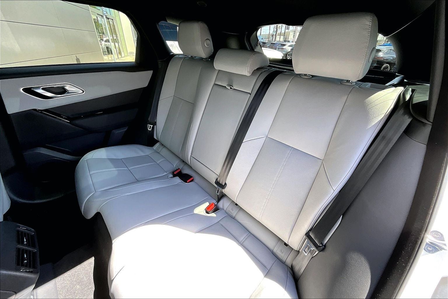 2026 Land Rover Range Rover Velar Dynamic SE