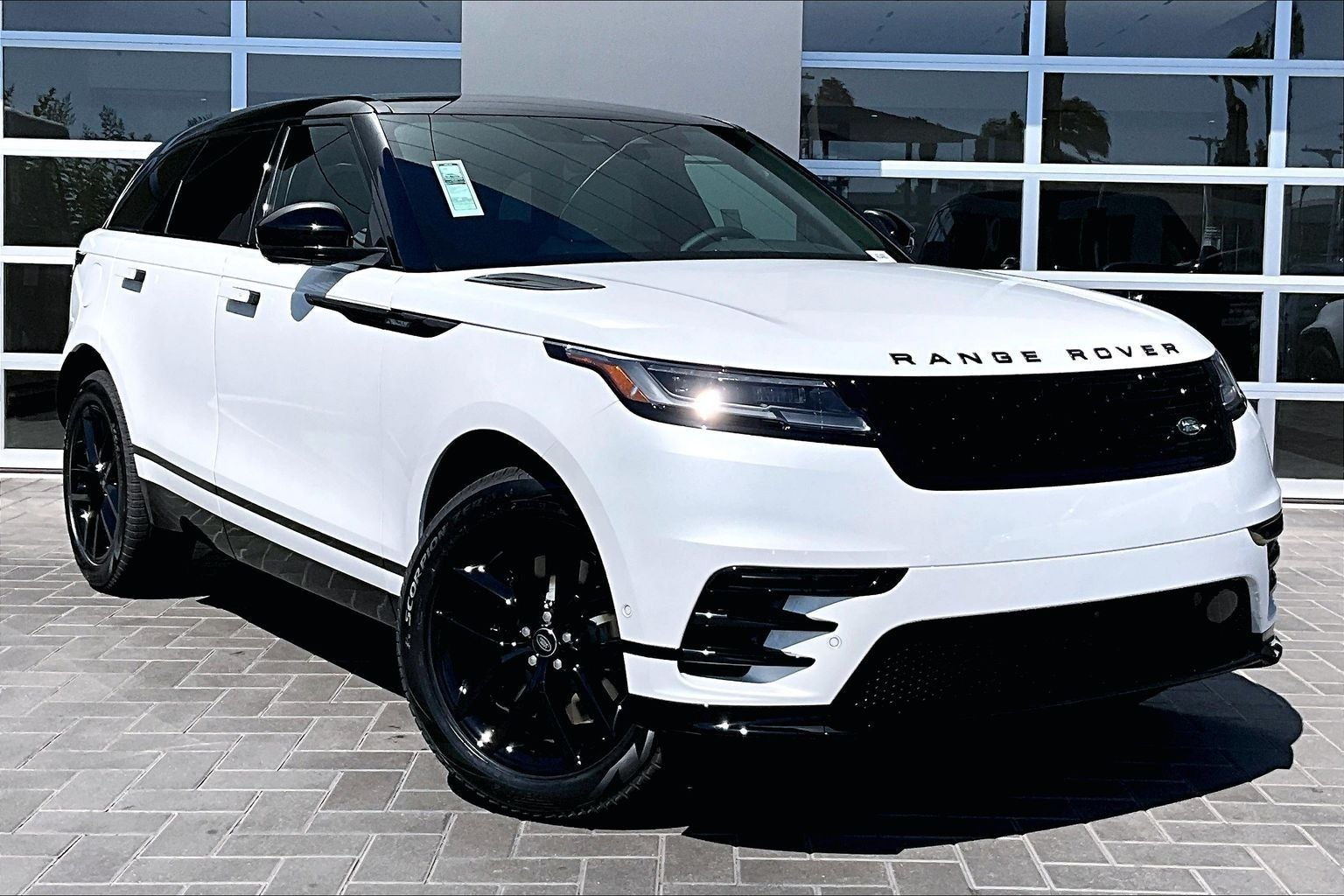 2026 Land Rover Range Rover Velar Dynamic SE