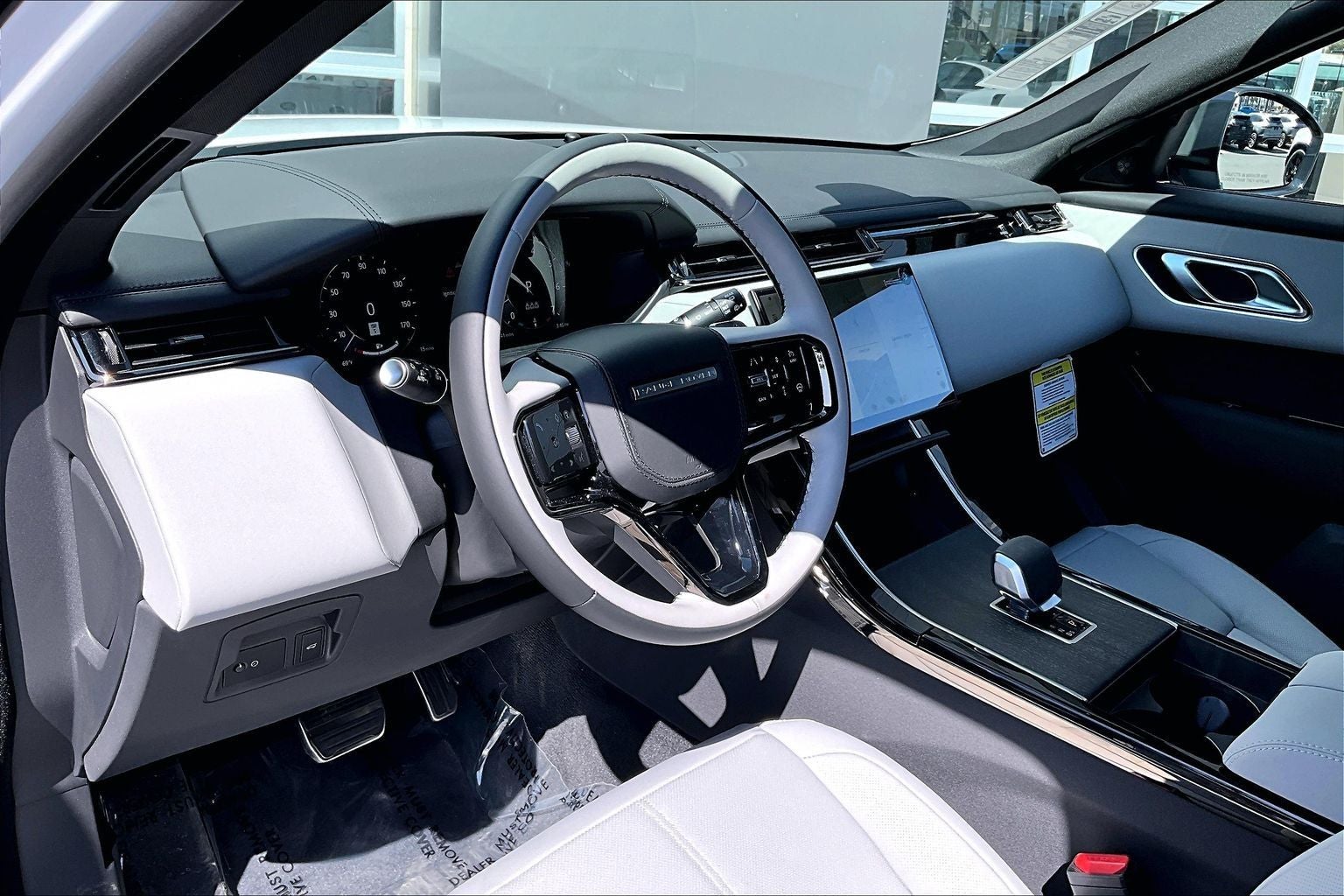 2026 Land Rover Range Rover Velar Dynamic SE