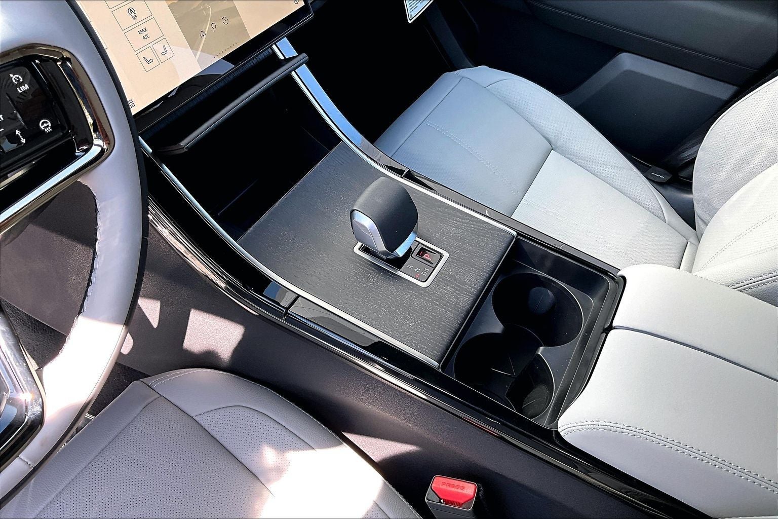 2026 Land Rover Range Rover Velar Dynamic SE