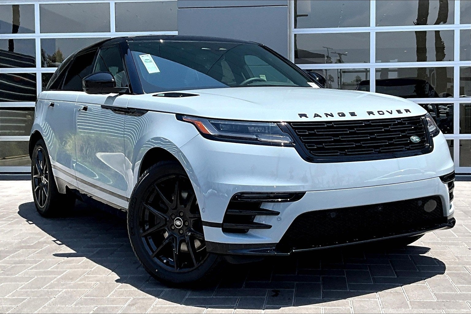 2026 Land Rover Range Rover Velar Dynamic SE