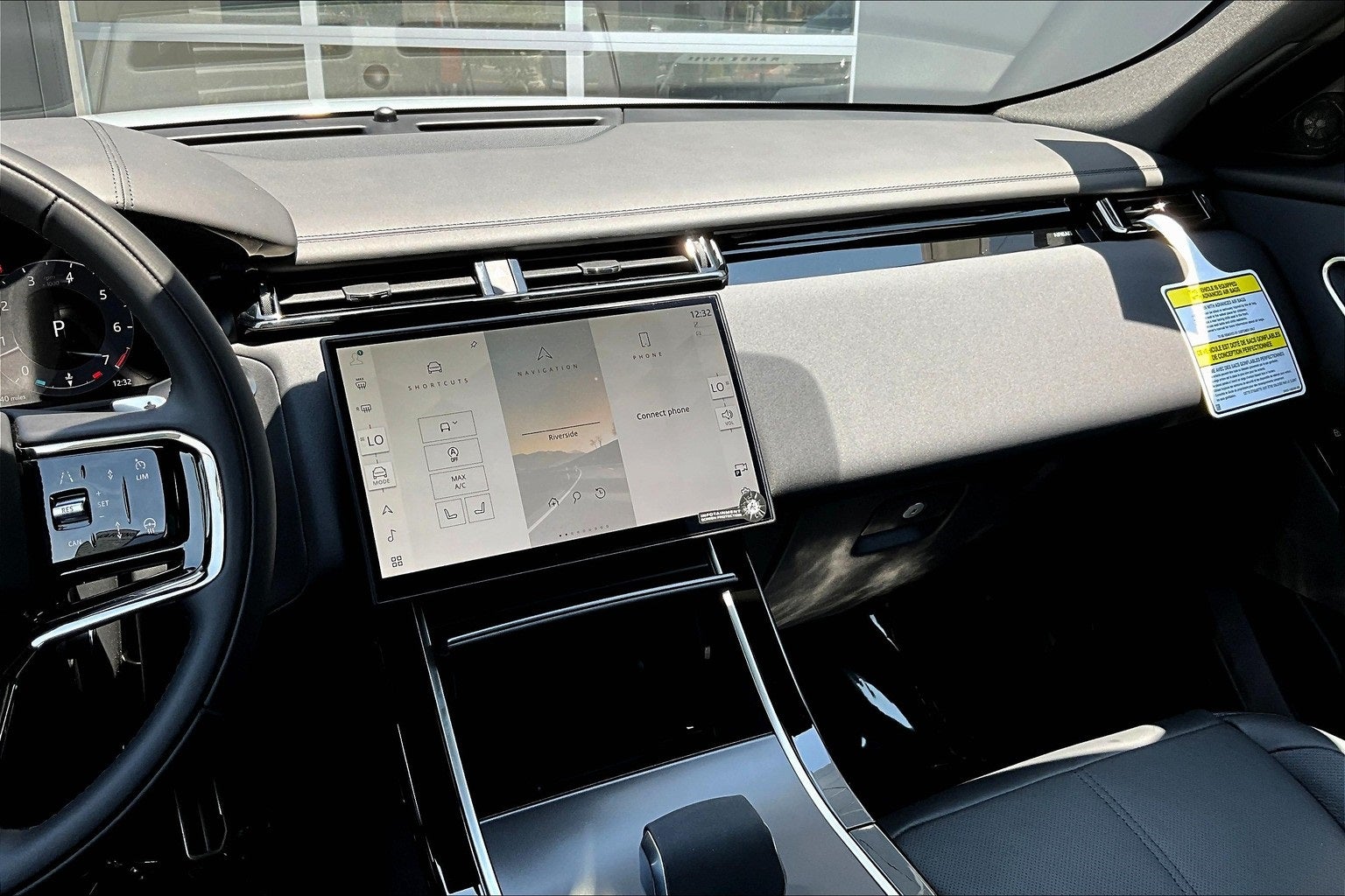 2026 Land Rover Range Rover Velar Dynamic SE