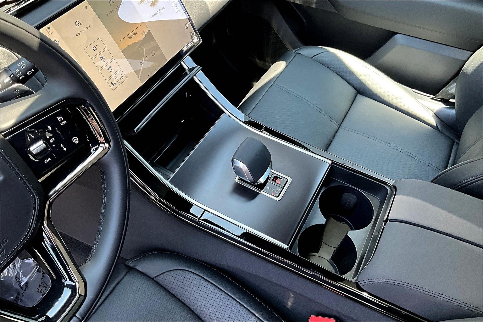 2026 Land Rover Range Rover Velar Dynamic SE