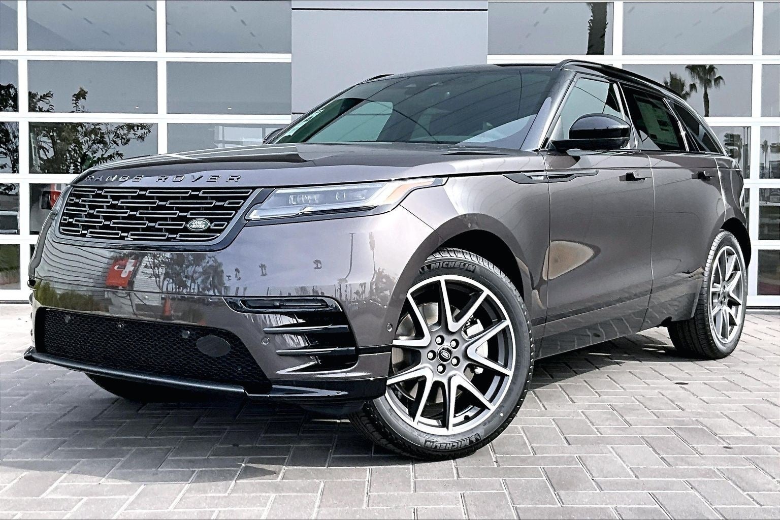 2026 Land Rover Range Rover Velar Dynamic SE