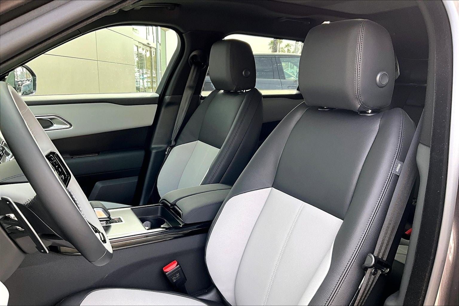 2026 Land Rover Range Rover Velar Dynamic SE