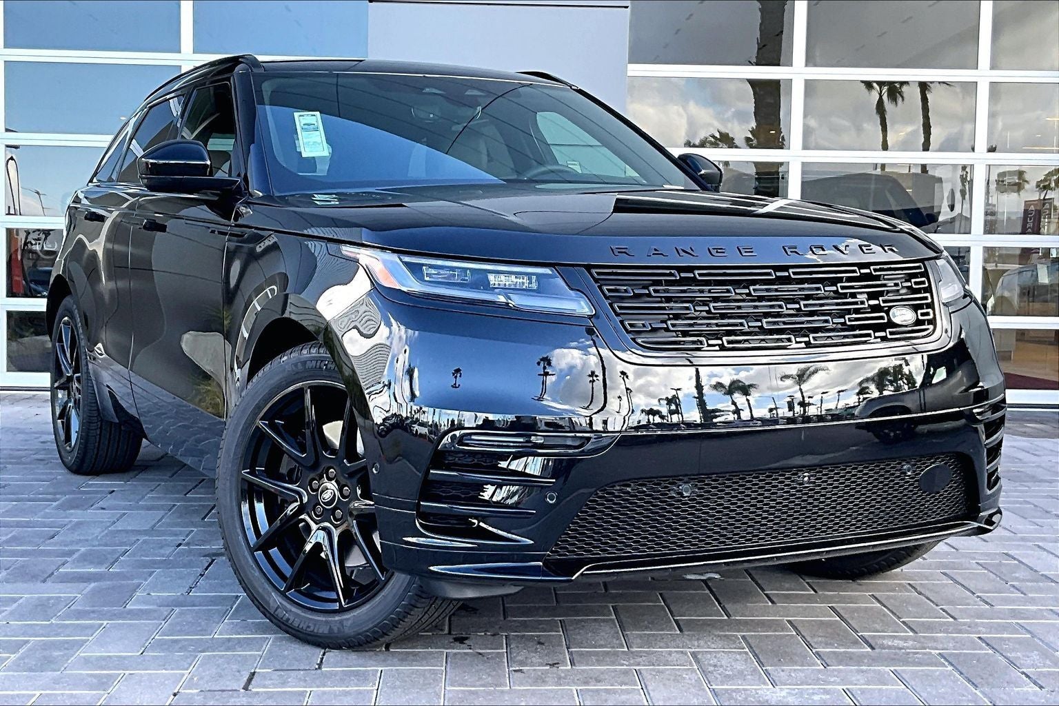 2026 Land Rover Range Rover Velar Dynamic SE
