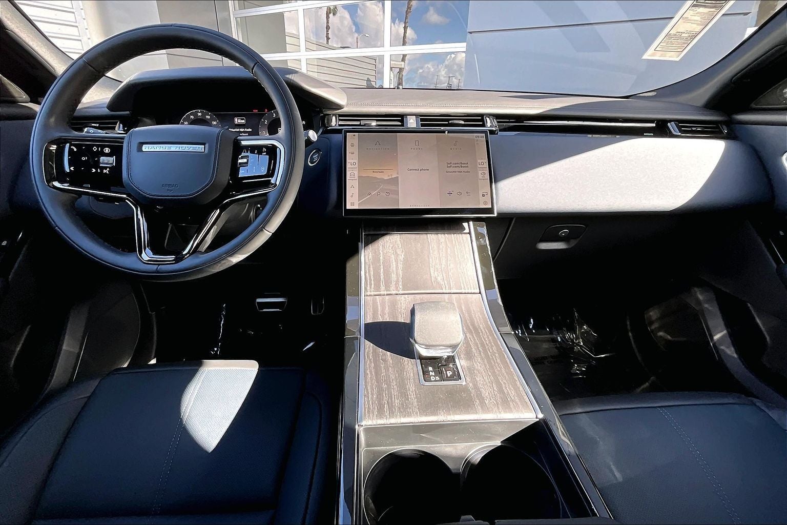 2026 Land Rover Range Rover Velar Dynamic SE