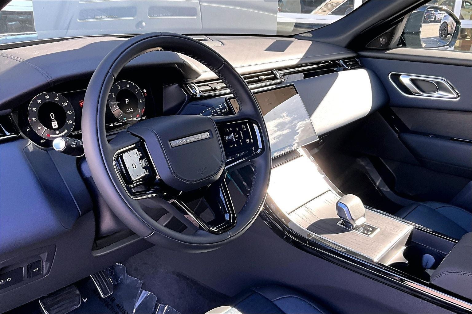 2026 Land Rover Range Rover Velar Dynamic SE