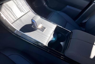 2026 Land Rover Range Rover Velar Dynamic SE