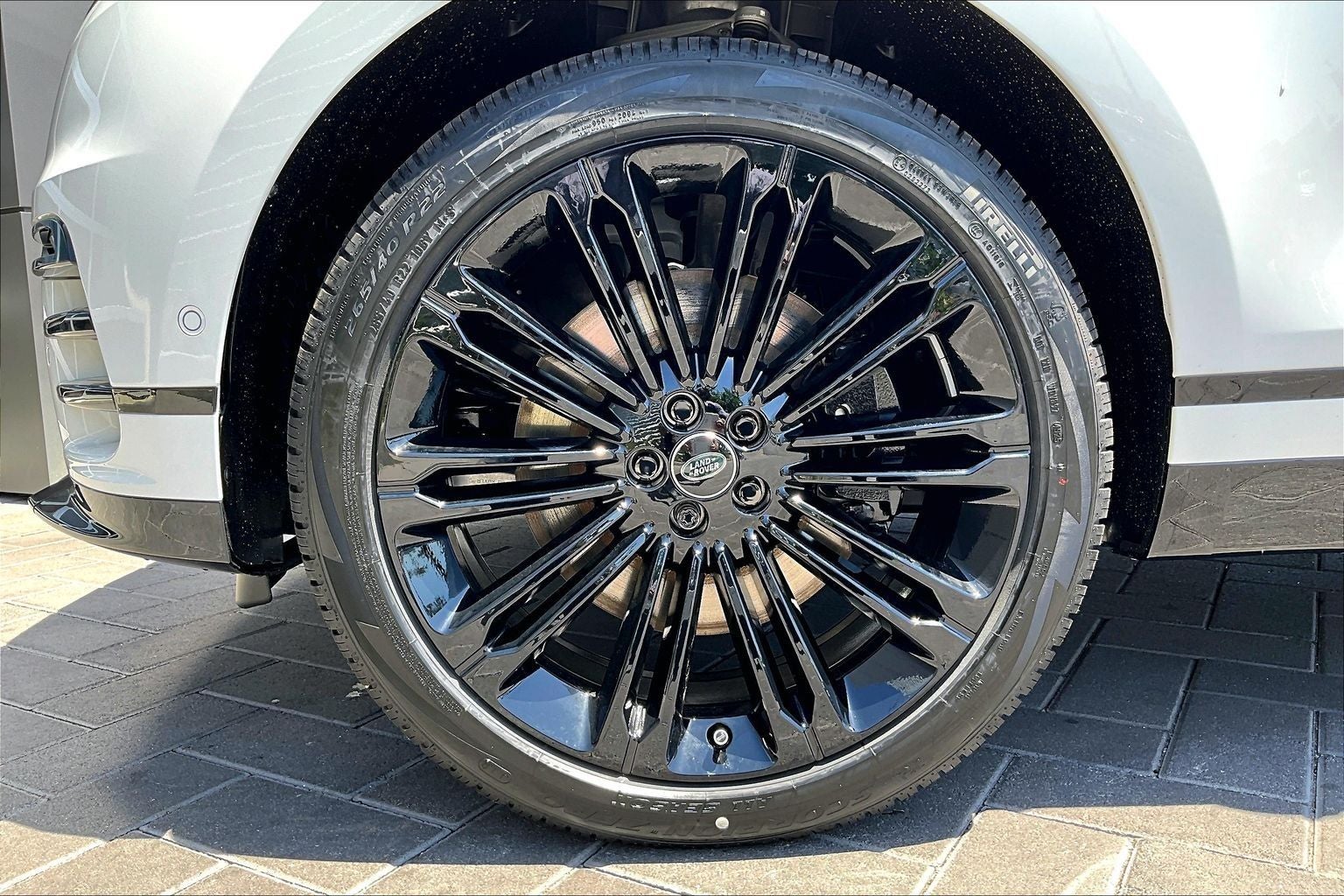 2026 Land Rover Range Rover Velar Dynamic SE