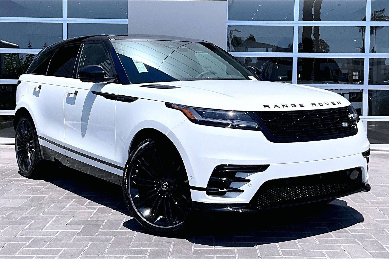 2026 Land Rover Range Rover Velar Dynamic SE