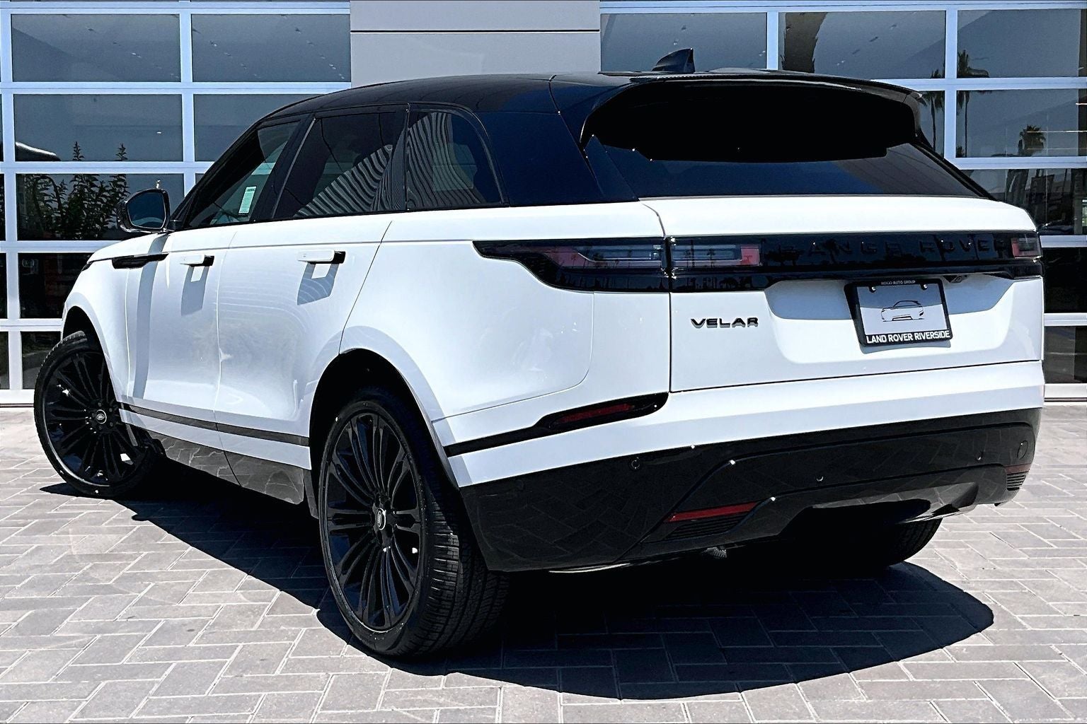 2026 Land Rover Range Rover Velar Dynamic SE