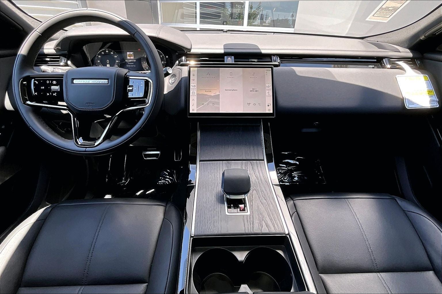 2026 Land Rover Range Rover Velar Dynamic SE