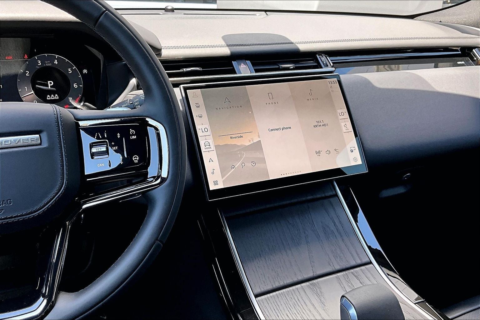 2026 Land Rover Range Rover Velar Dynamic SE