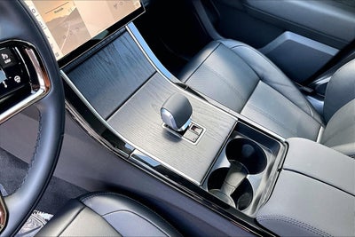 2026 Land Rover Range Rover Velar Dynamic SE