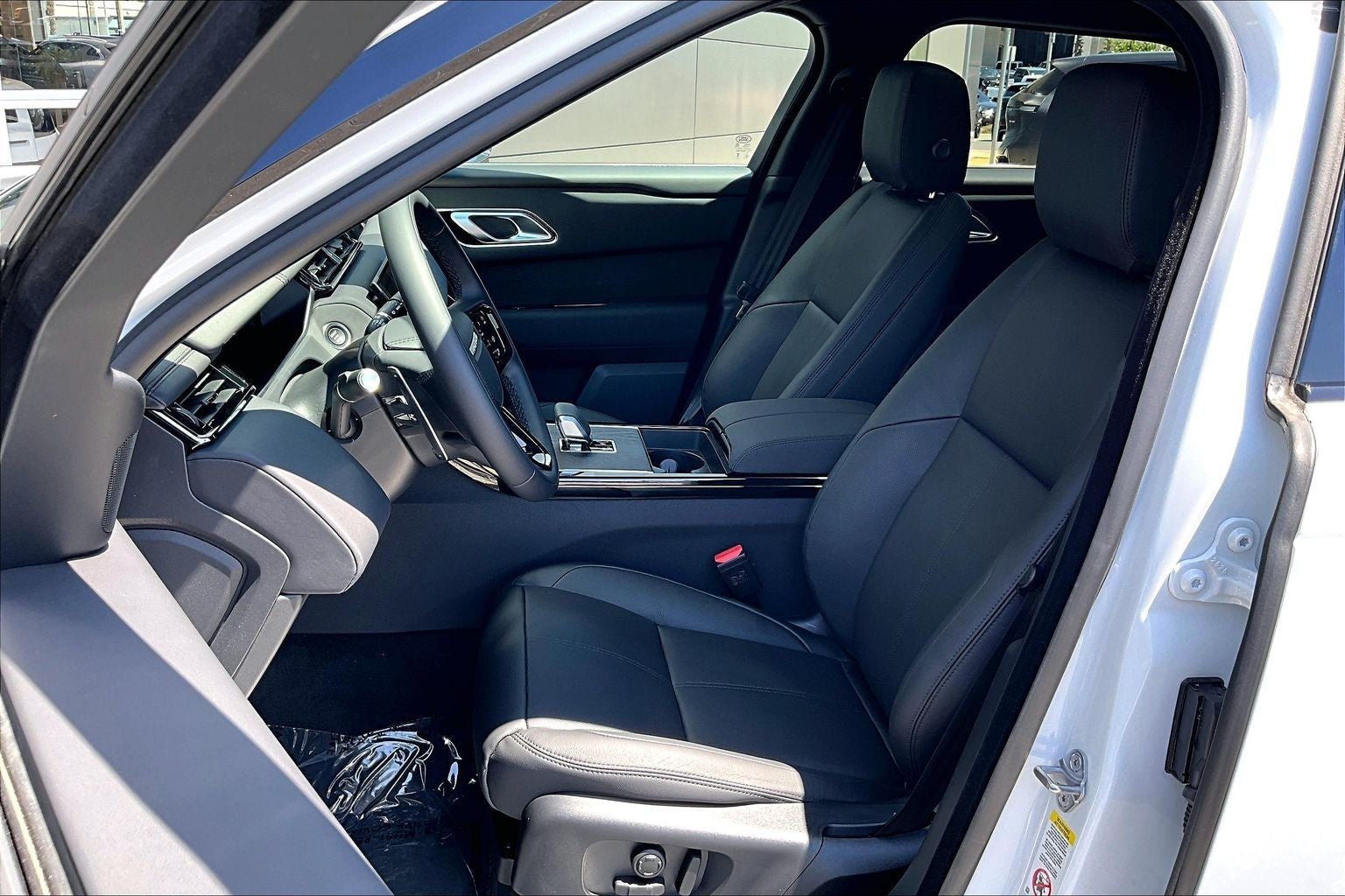 2026 Land Rover Range Rover Velar Dynamic SE