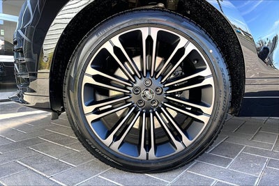 2026 Land Rover Range Rover Velar Dynamic SE