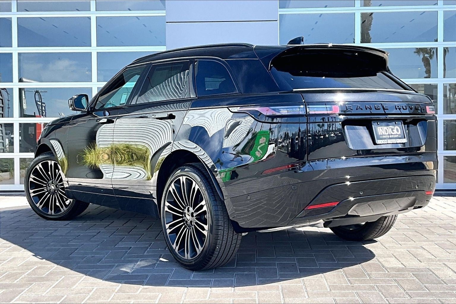 2026 Land Rover Range Rover Velar Dynamic SE