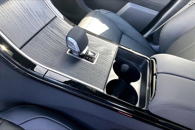 2026 Land Rover Range Rover Velar Dynamic SE