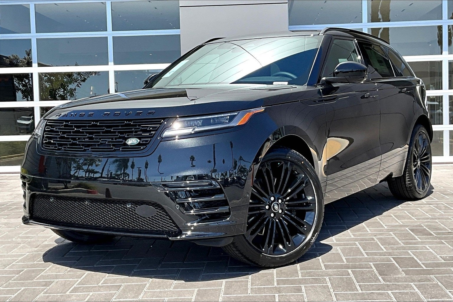 2026 Land Rover Range Rover Velar Dynamic SE