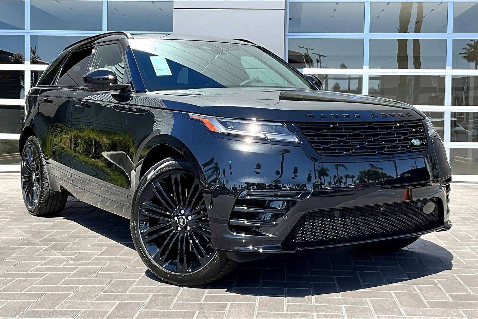 2026 Land Rover Range Rover Velar Dynamic SE
