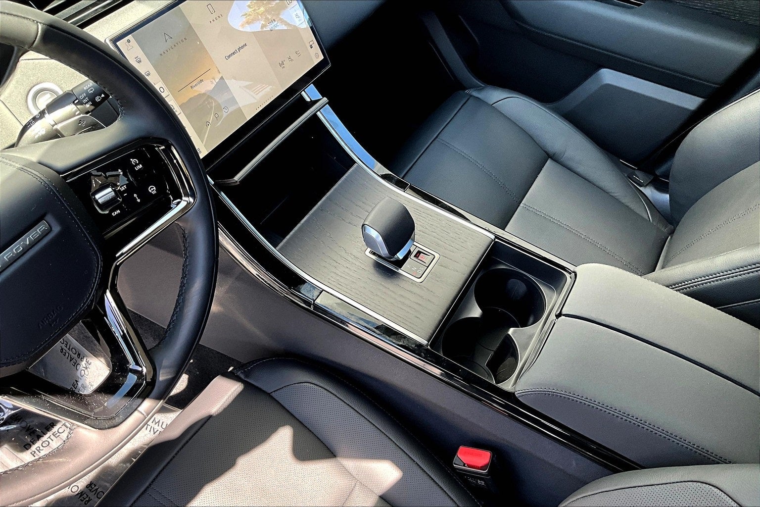 2026 Land Rover Range Rover Velar Dynamic SE