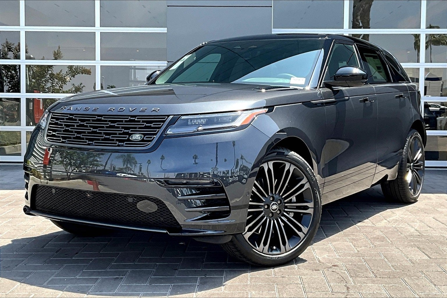 2026 Land Rover Range Rover Velar Dynamic SE