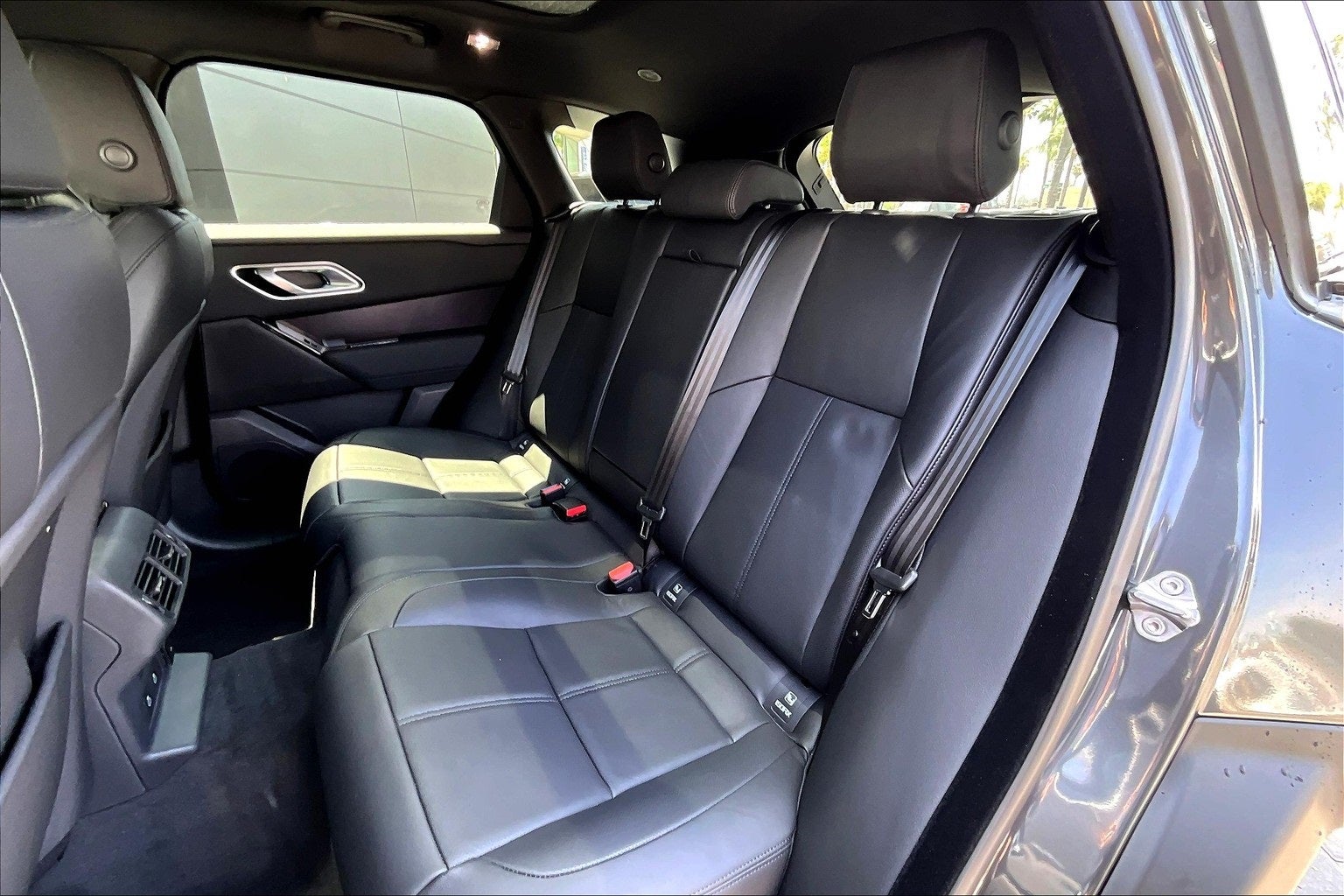 2026 Land Rover Range Rover Velar Dynamic SE