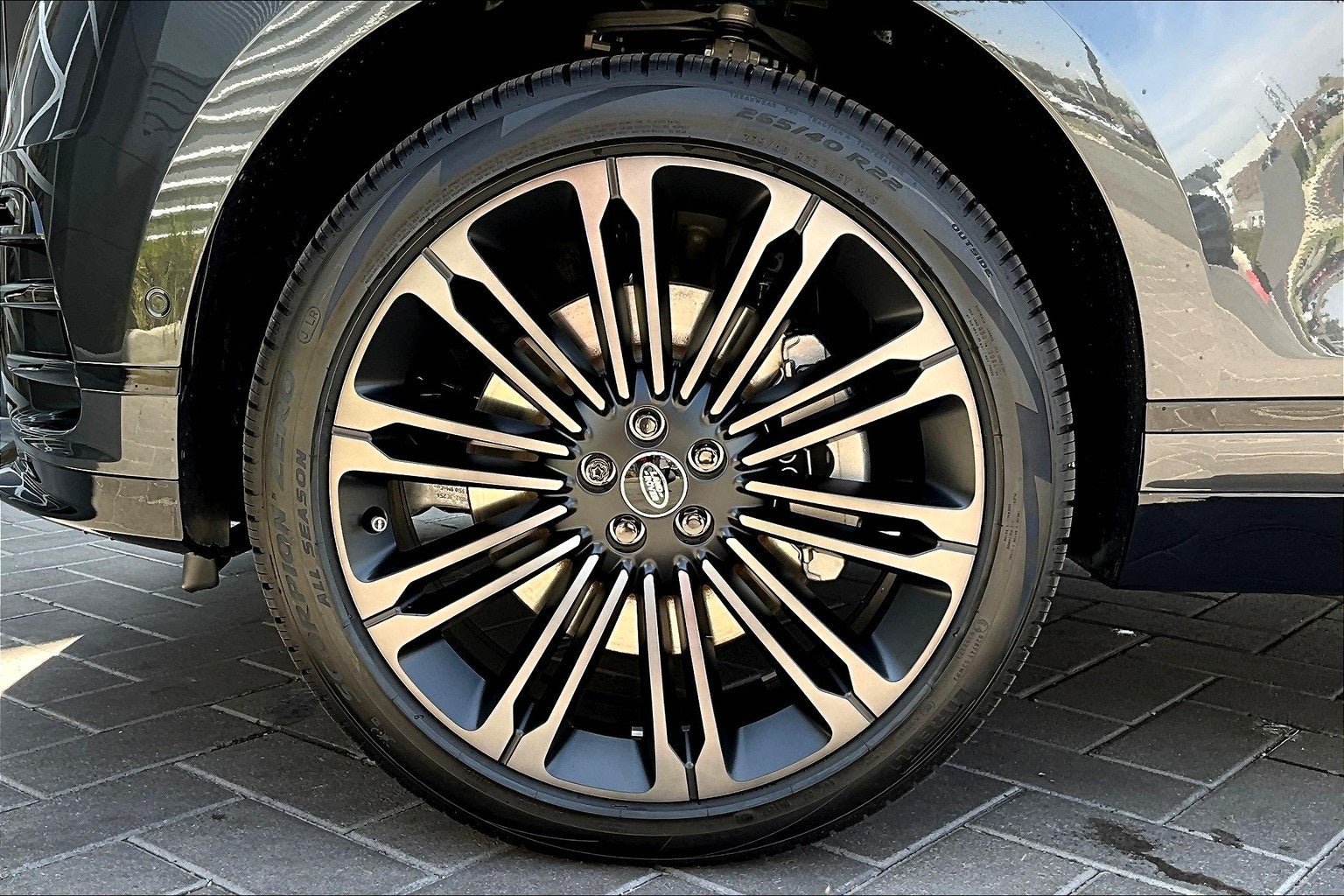 2026 Land Rover Range Rover Velar Dynamic SE