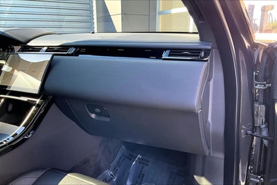 2026 Land Rover Range Rover Velar Dynamic SE