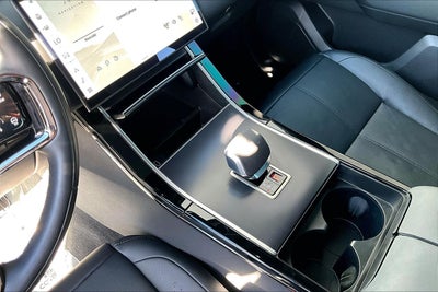 2026 Land Rover Range Rover Velar Dynamic SE