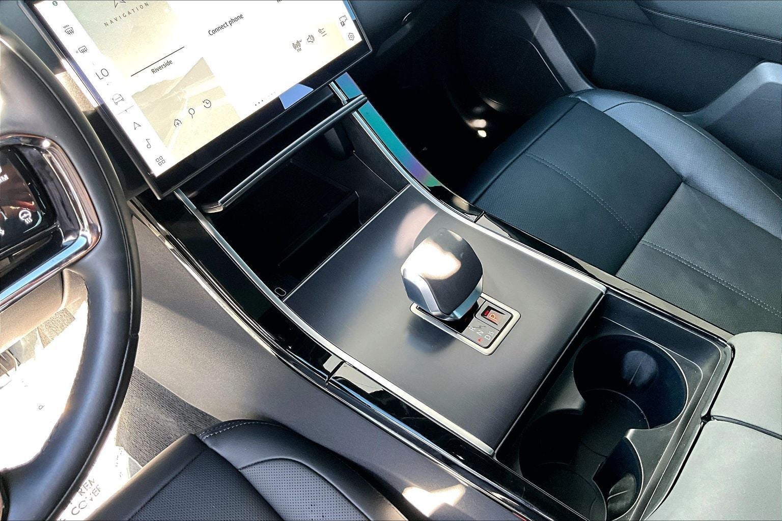 2026 Land Rover Range Rover Velar Dynamic SE