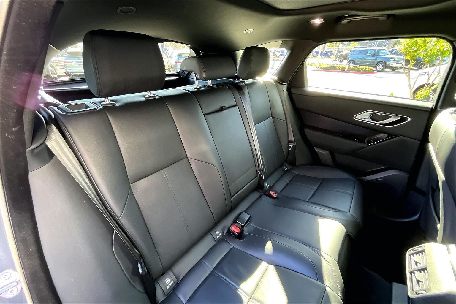2026 Land Rover Range Rover Velar Dynamic SE
