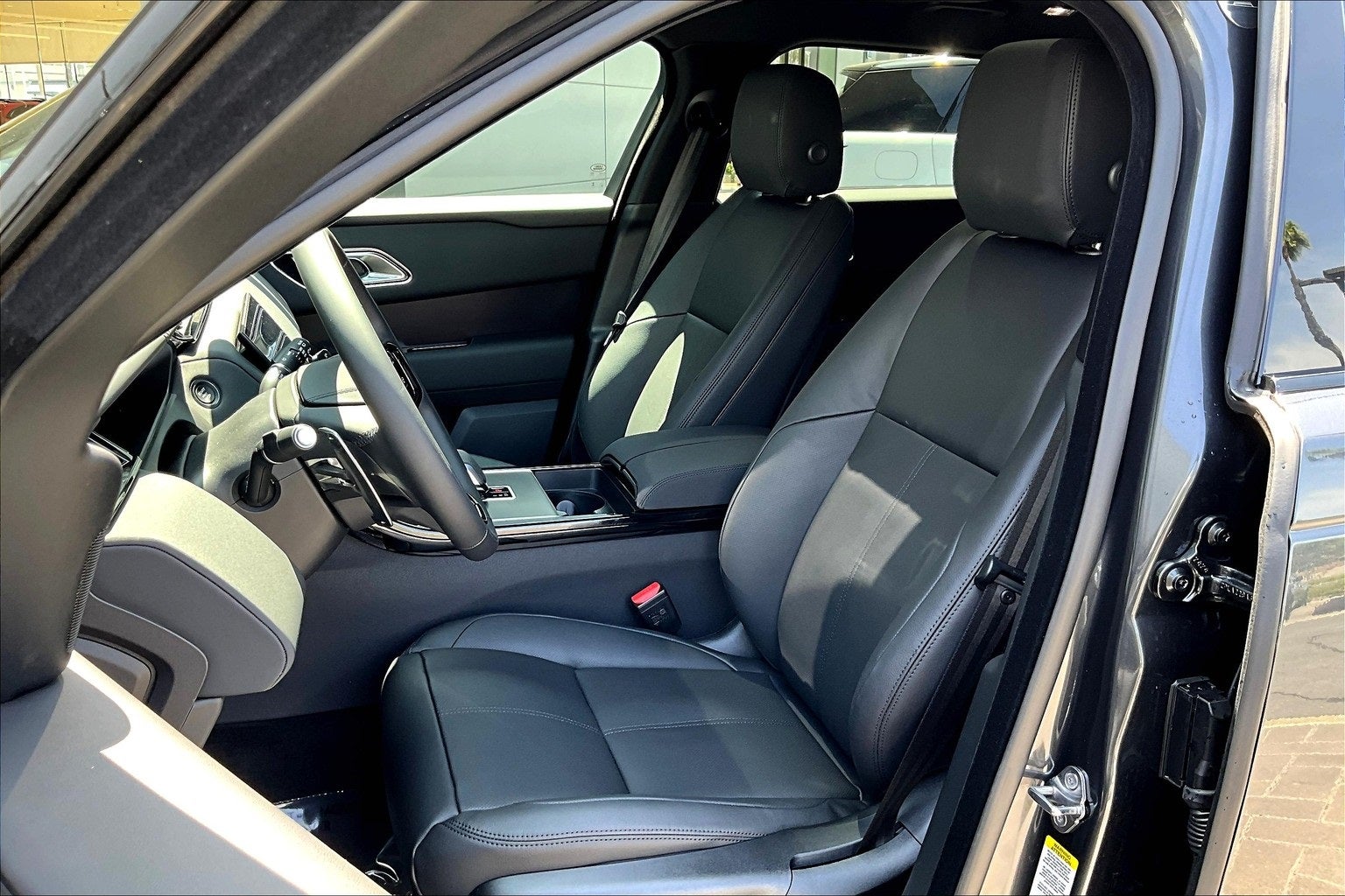 2026 Land Rover Range Rover Velar Dynamic SE