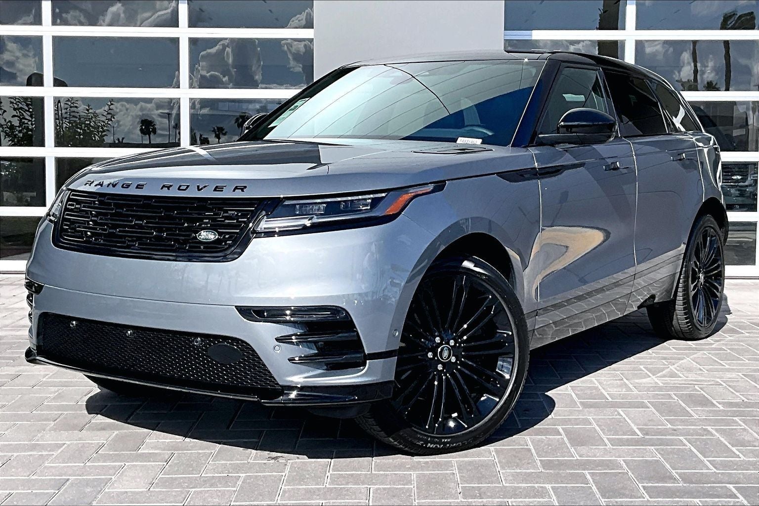 2026 Land Rover Range Rover Velar Dynamic SE