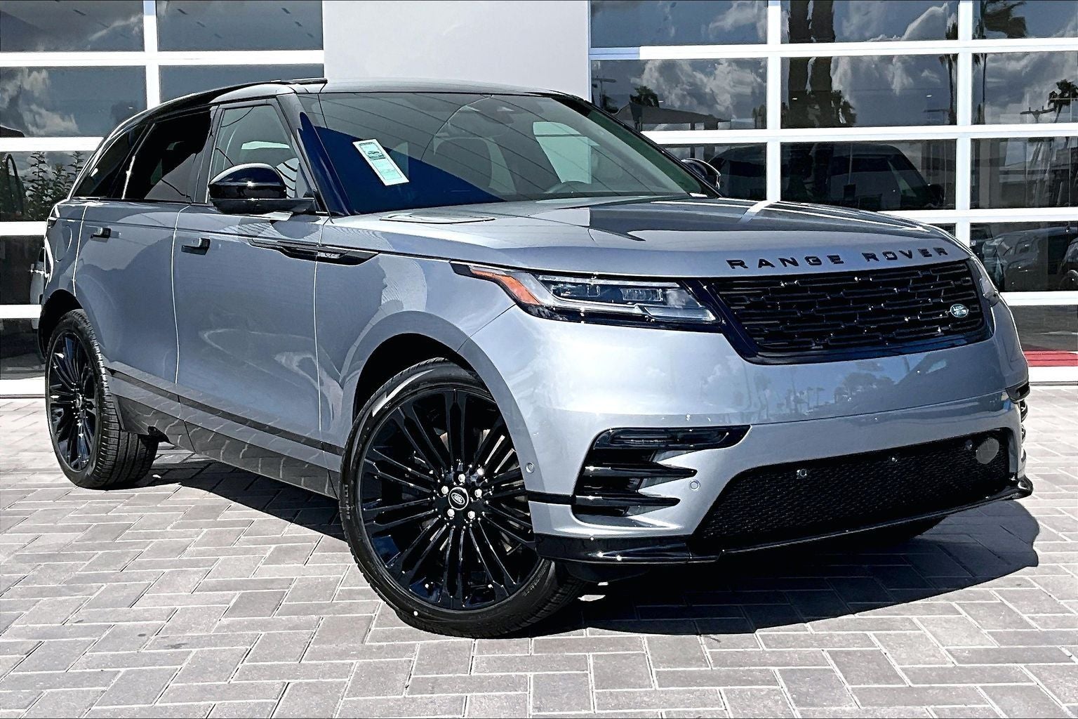 2026 Land Rover Range Rover Velar Dynamic SE