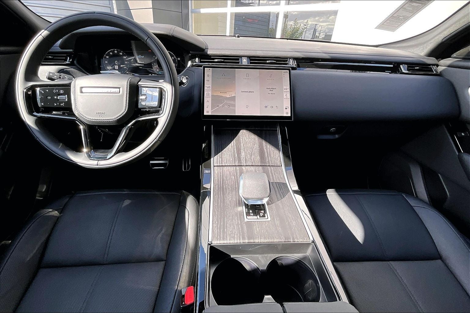 2026 Land Rover Range Rover Velar Dynamic SE