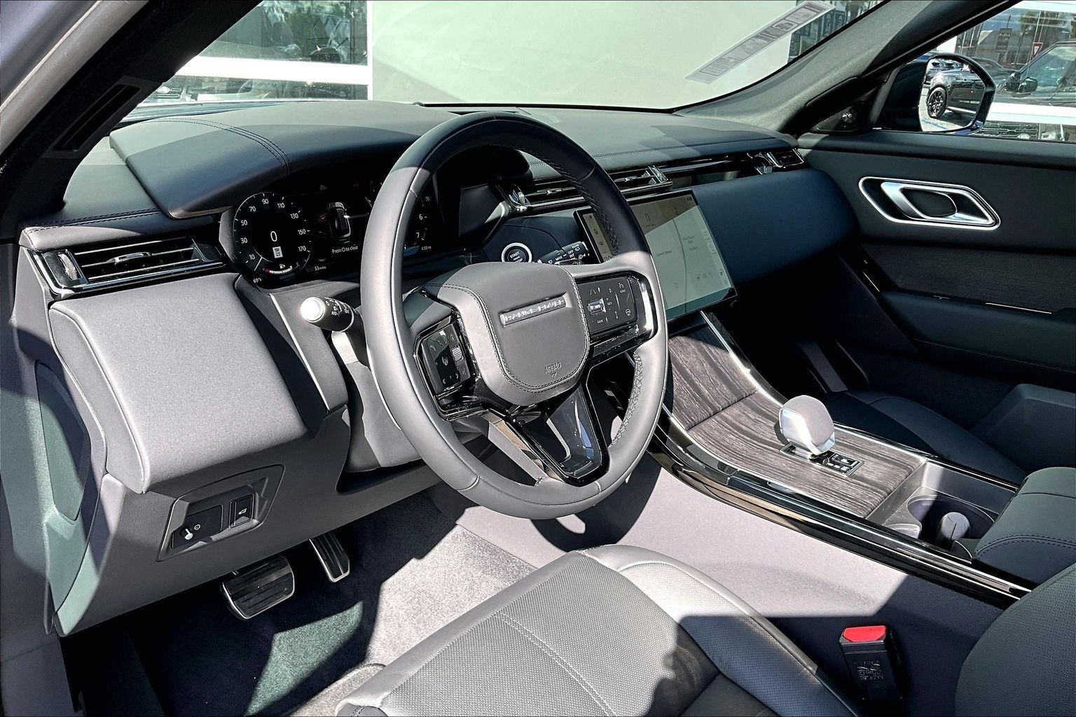 2026 Land Rover Range Rover Velar Dynamic SE