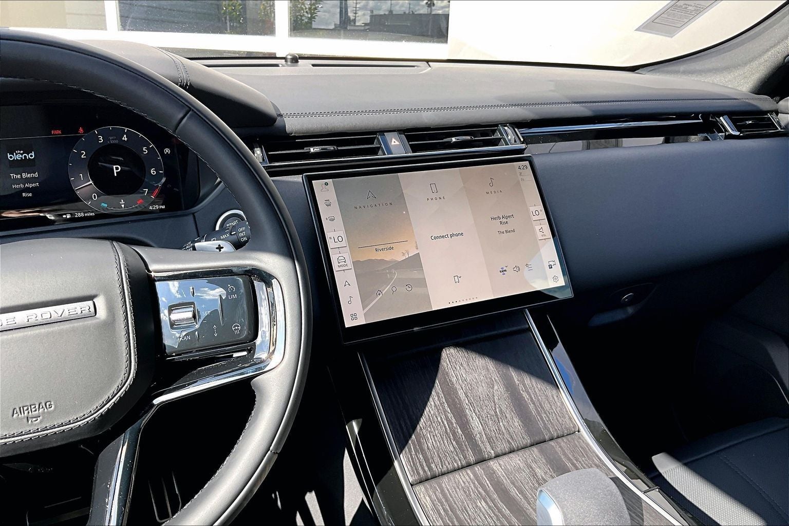 2026 Land Rover Range Rover Velar Dynamic SE